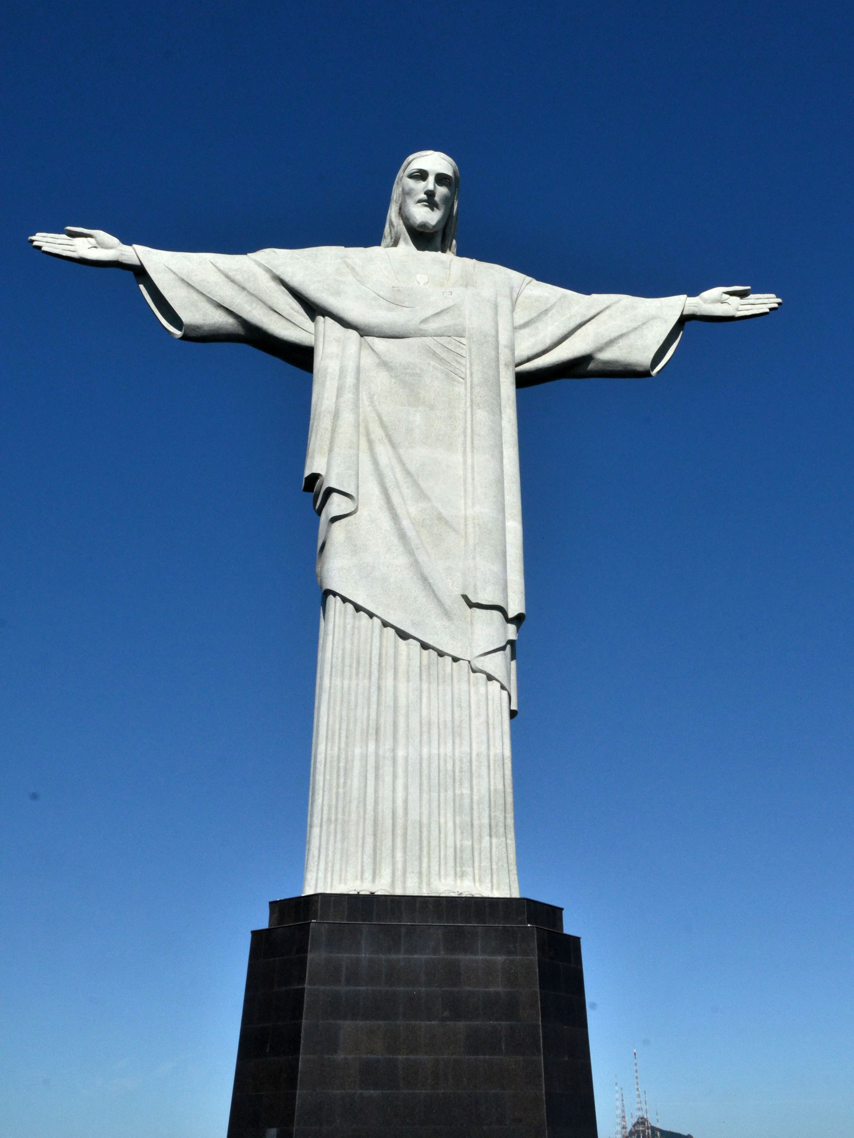 Click picture to see more of Cristo Redentor and Tijuco Natioal Park.